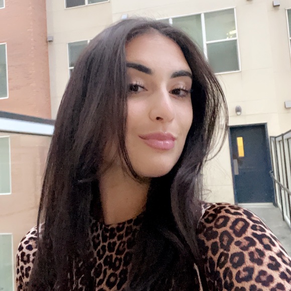 Meet your Posher, Carly - Picture 1 of 1